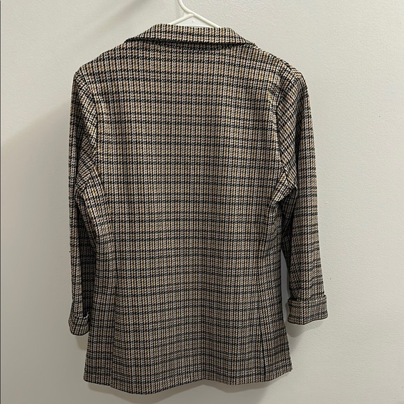 Plaid Women's Lightweight Blazer - Picture 5 of 5